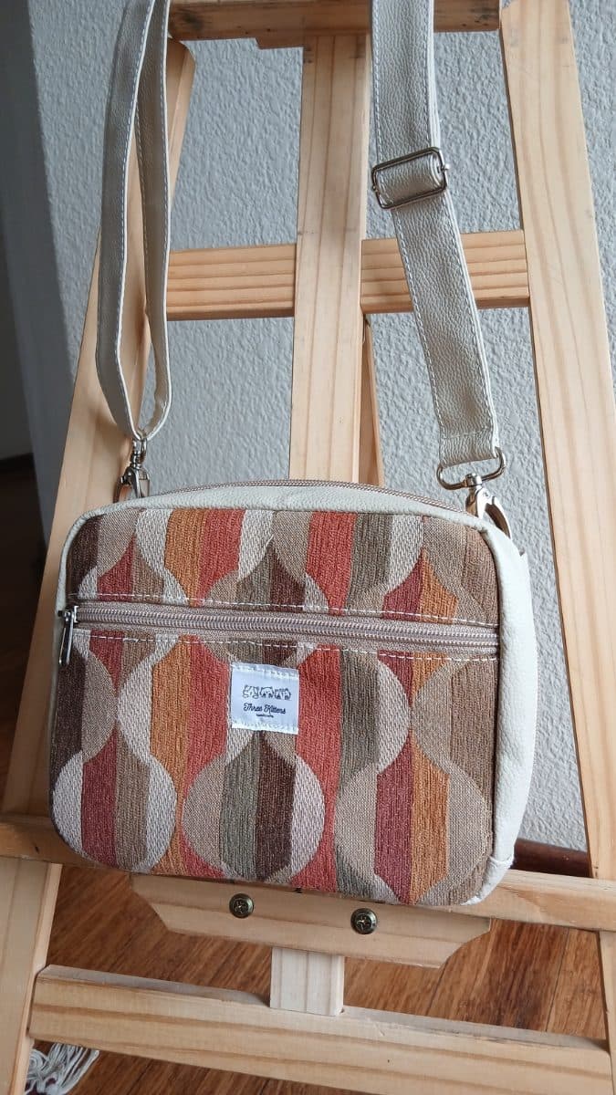 The Essential Crossbody - Beige Tapestry