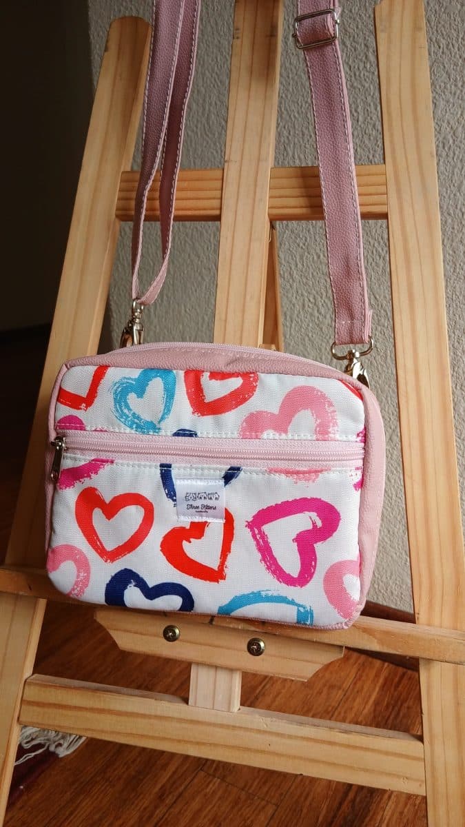 The Essential Crossbody - Pink Heart
