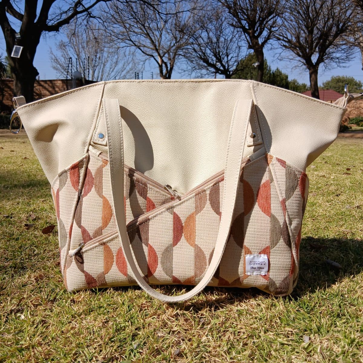 The Maxi Zippy Tote - Cream Tapestry