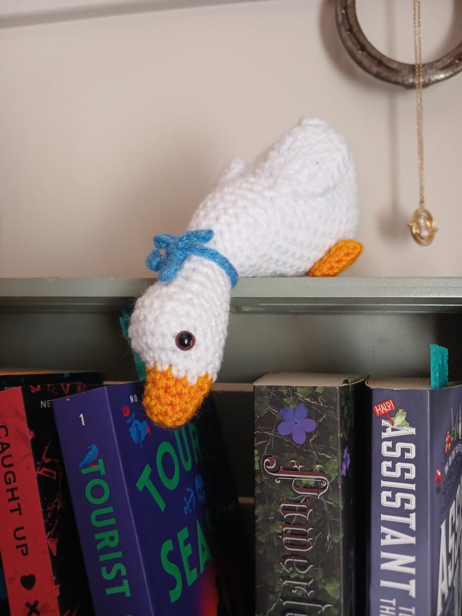 Shelf Goose - Book Guardian - Bookish Burrow, image 1