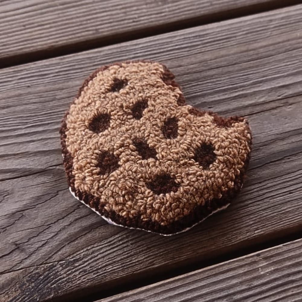 Choc chip cookie magnet, image 1