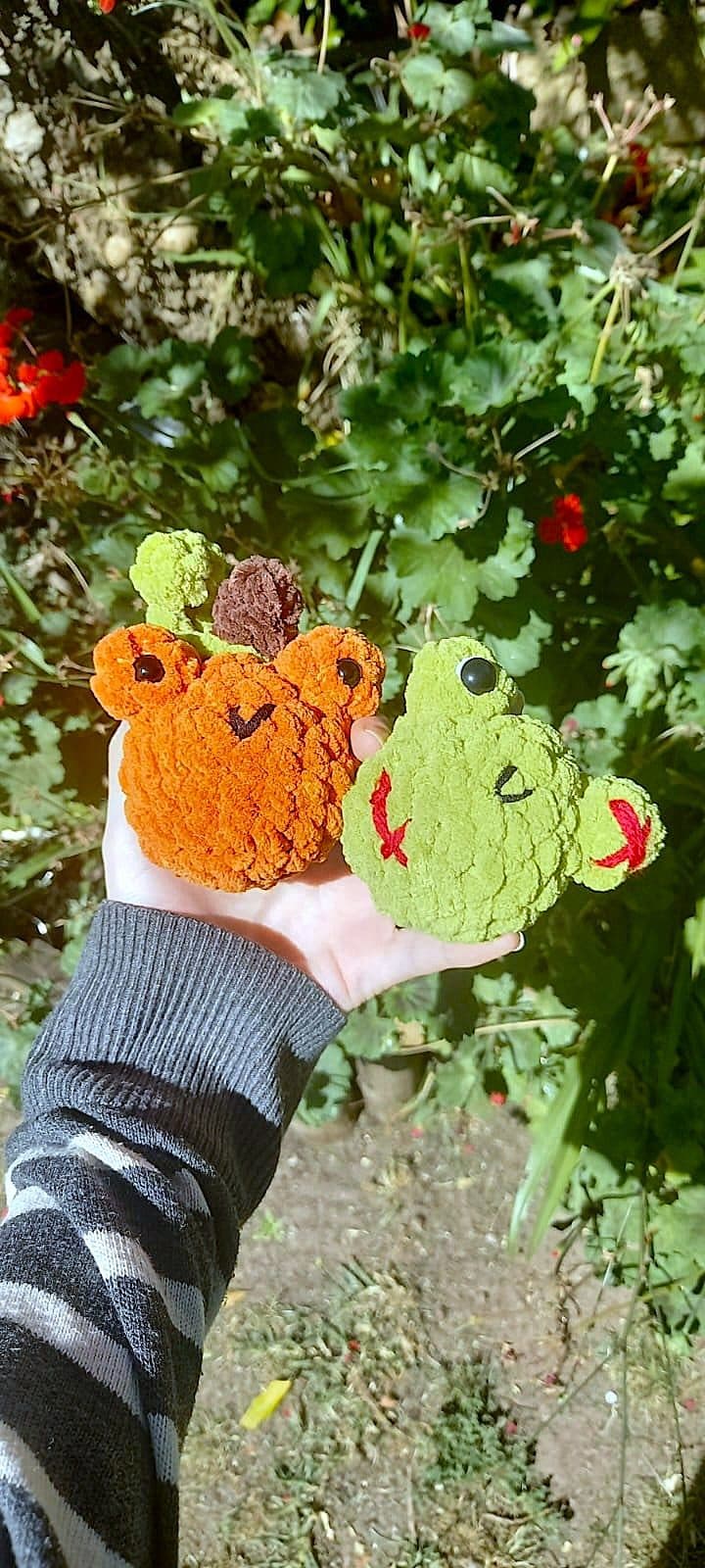 Crochet Zombie and pumpkin frogs!, image 1