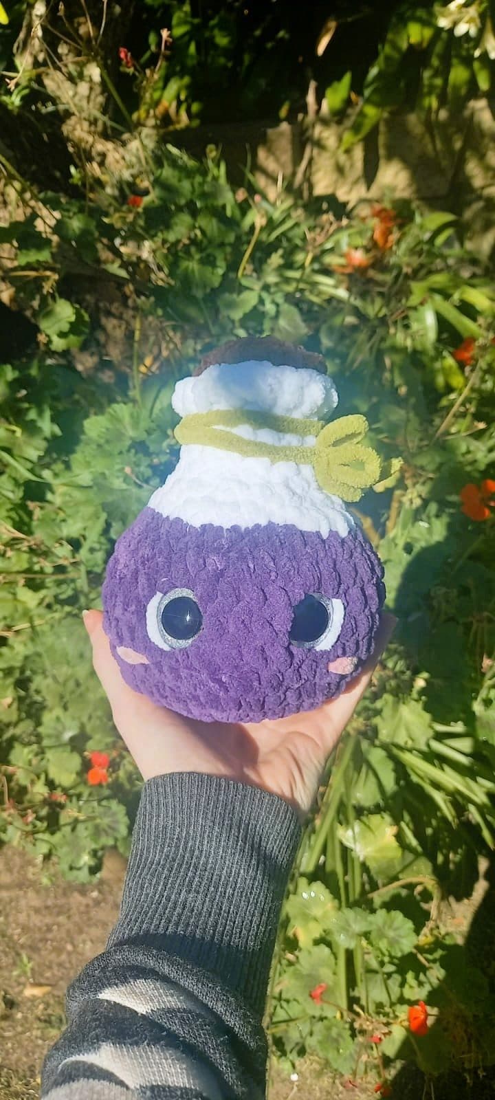 Crochet Purple potion bottle., image 1