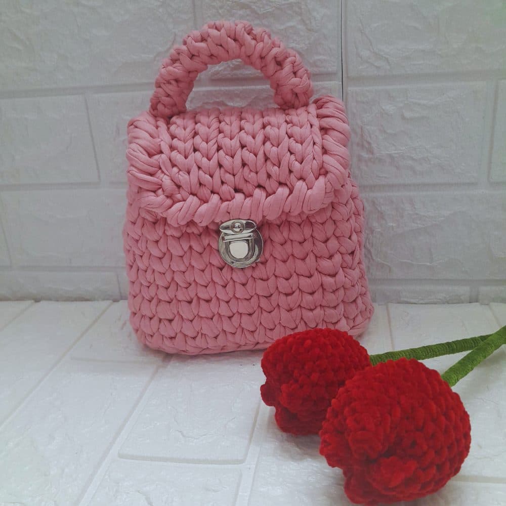 Handmade crochet pink handbag - small