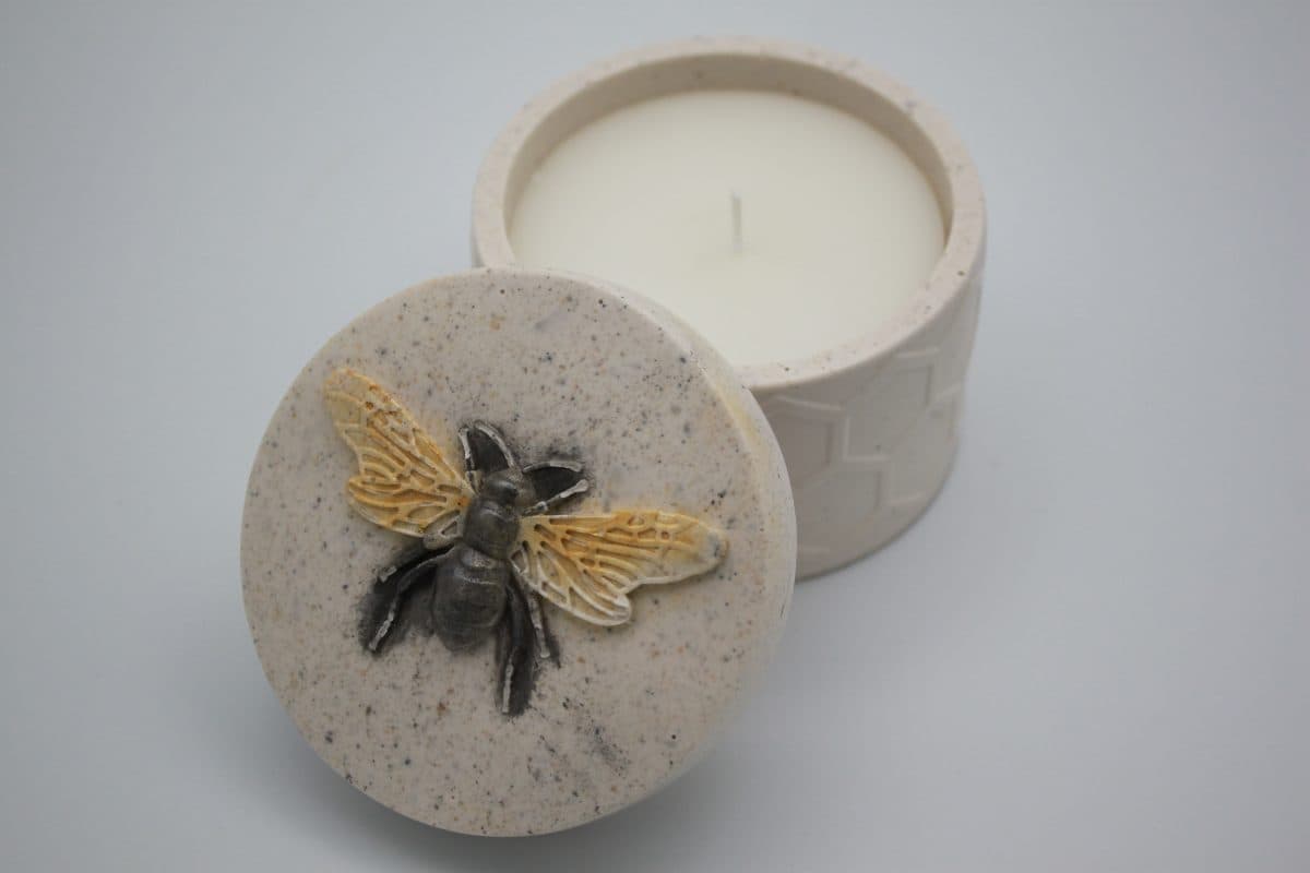 GYPSUM BEE VESSEL WITH CANDLE
