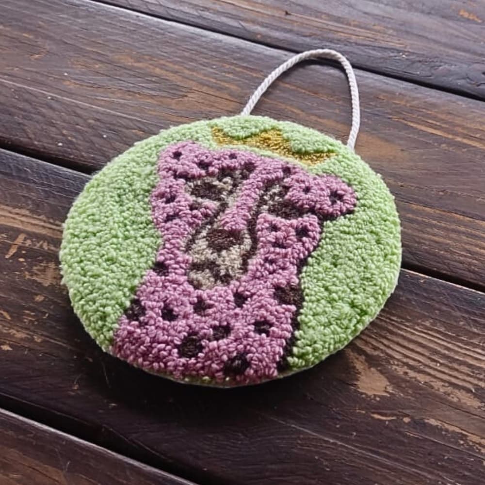 Queen Cheetah wall hanging yarn art