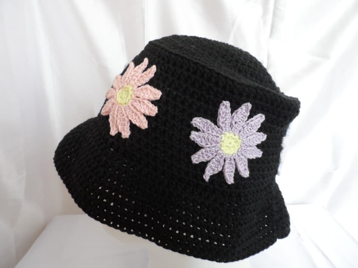 Bucket hat black with flowers